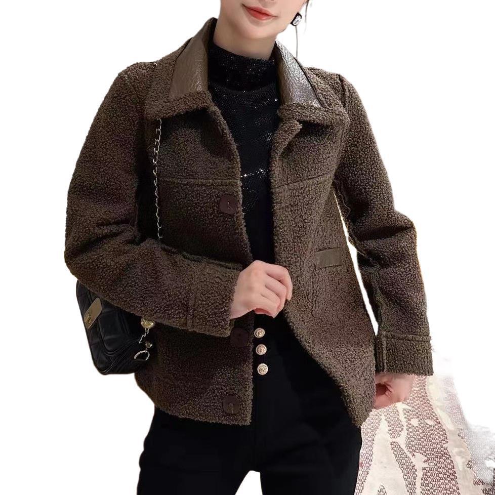 Modische, beidseitig tragbare, allumfassende kurze Lederjacke