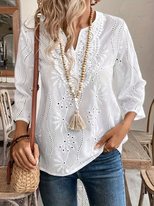 Blusa de encaje con mangas acampanadas bordadas y escote en V holgado